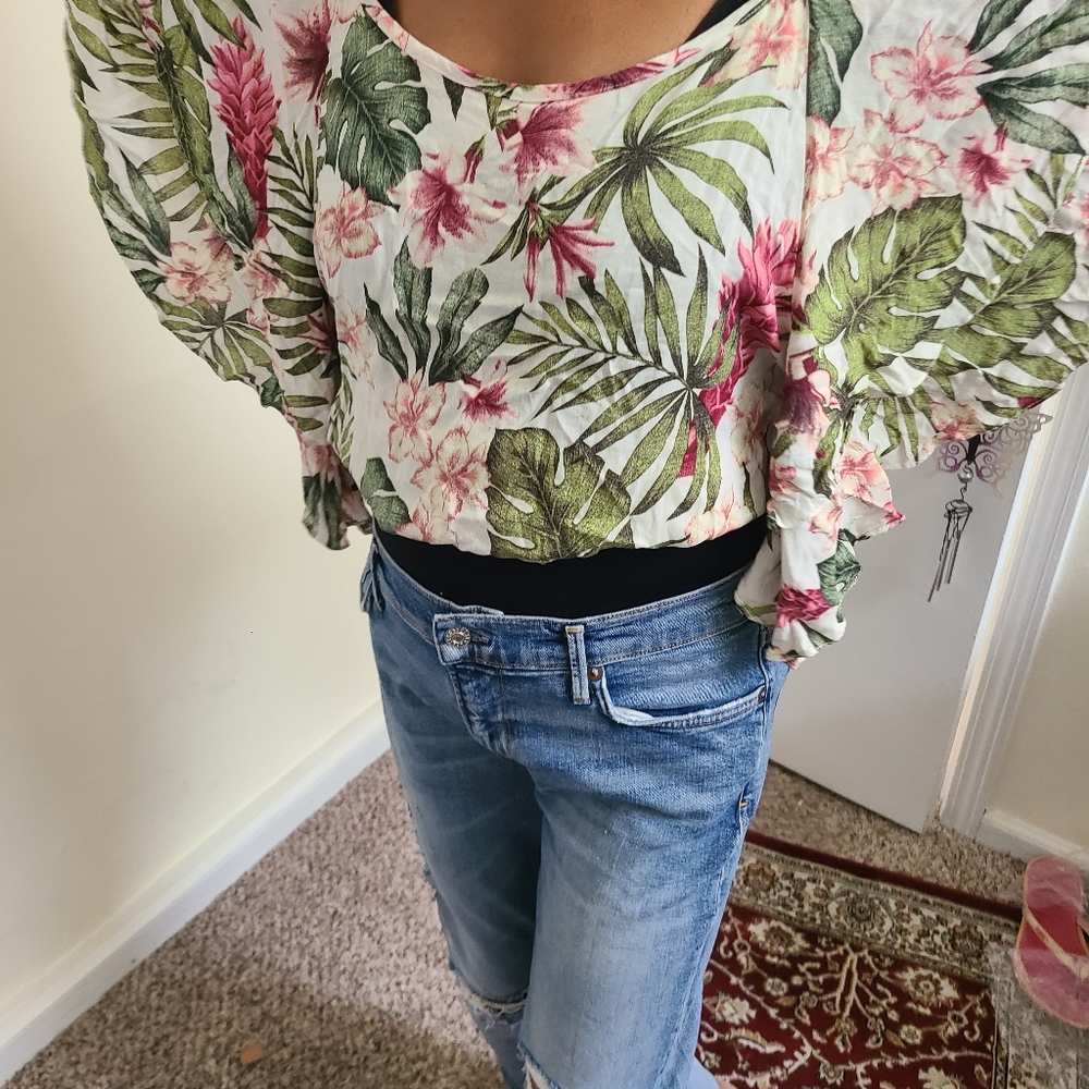 Farm Rio large cropped cut-out ruffle sleeve tropical top